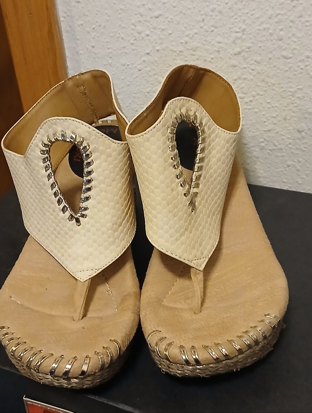 ​MODZORI Reversible Wedge Sandals– Cream/Tan 2-in-1 Versatile Thong Wedges– Sz 7